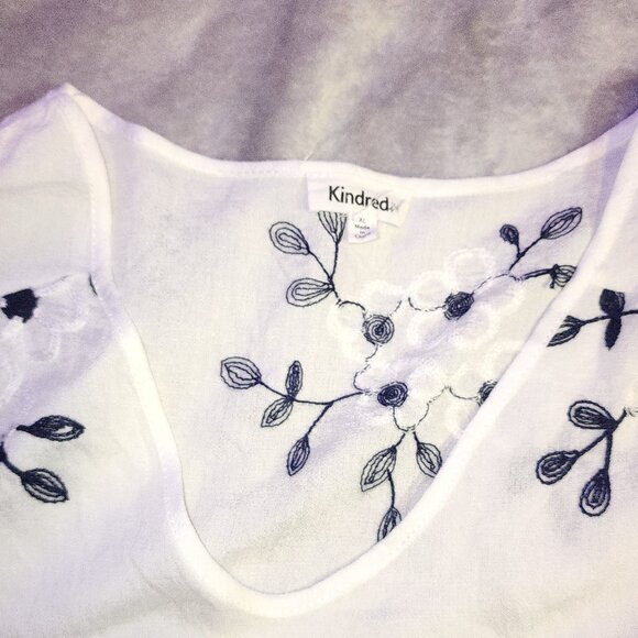 Gorgeous Women's XL Anthropologie Kindred Embroidered White Blue Cotton top - Picture 2 of 16